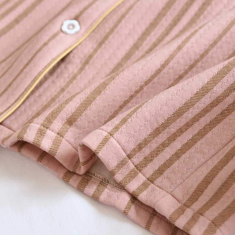 Schwarzer und rosa Matching Pyjamas Couple