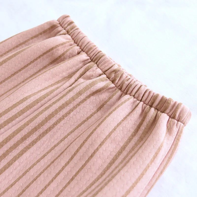 Schwarzer und rosa Matching Pyjamas Couple