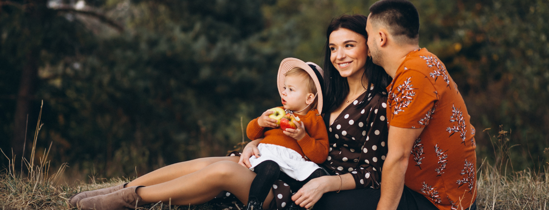 Familien Fotoshooting Ideen: Outfit Inspiration, Farben & 30+ Fotoideen für perfekte Familienfotos