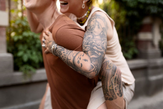 Partner Tattoo Ideen: 50 kleine, symbolische und kreative Designs