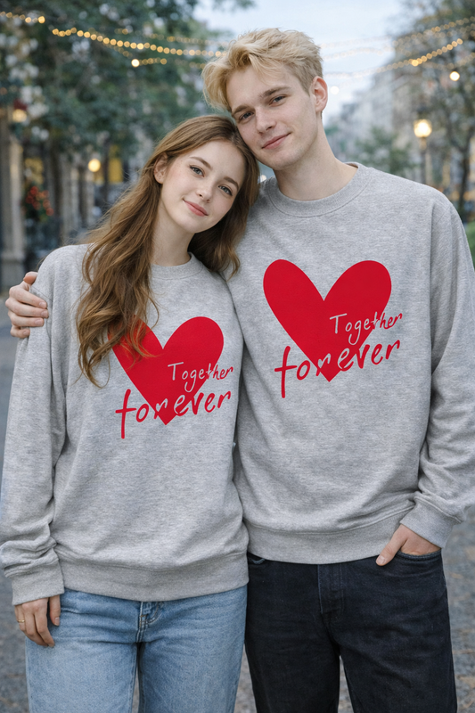 grauer-pullover-mit-rosa-herz