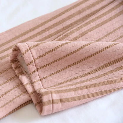 Schwarzer und rosa Matching Pyjamas Couple