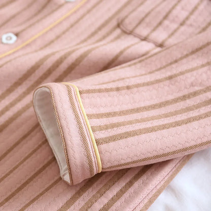 Schwarzer und rosa Matching Pyjamas Couple