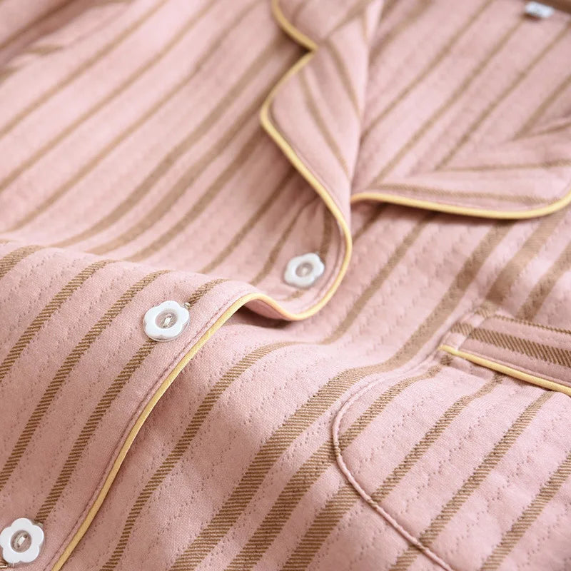 Schwarzer und rosa Matching Pyjamas Couple