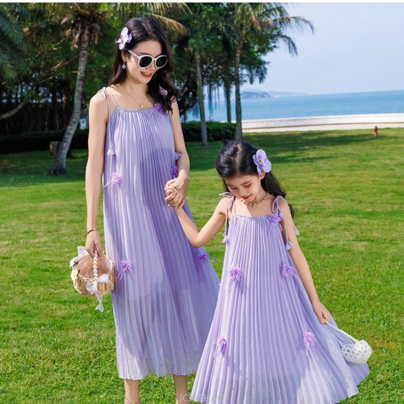 matching-holiday-outfits-for-mom-and-daughter