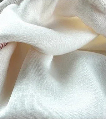 Weißer Pullover Mit Roten Herzen