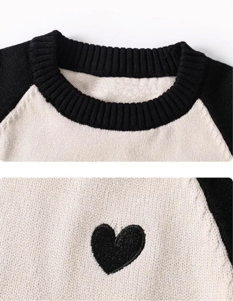 Schwarz-weißer Familienpullover