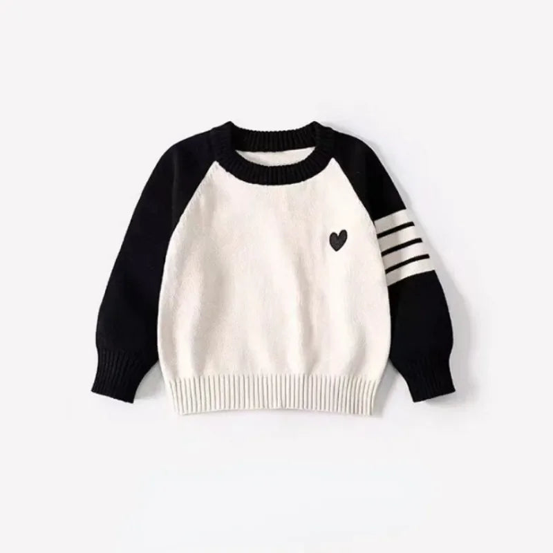 Schwarz-weißer Familienpullover