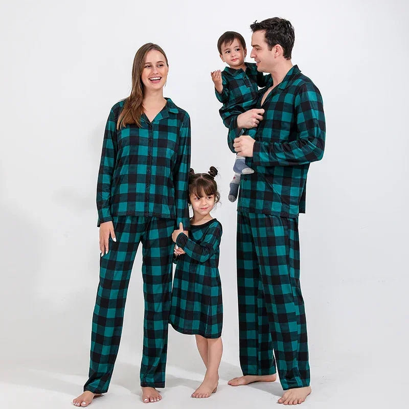 familien-pyjama-kariert
