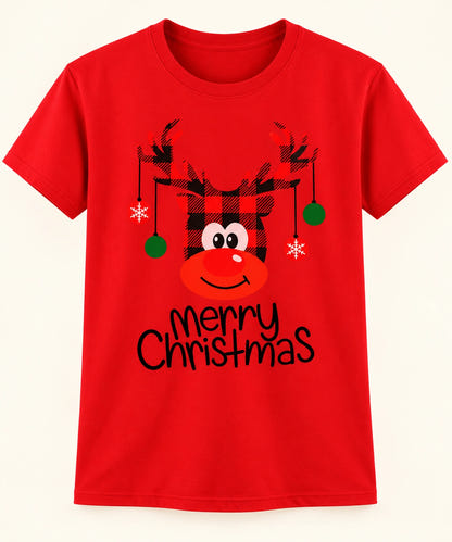 Weihnachts-T-Shirt Familie Rot – Detail des karierten Rentiermotivs mit grünen Weihnachtskugeln
